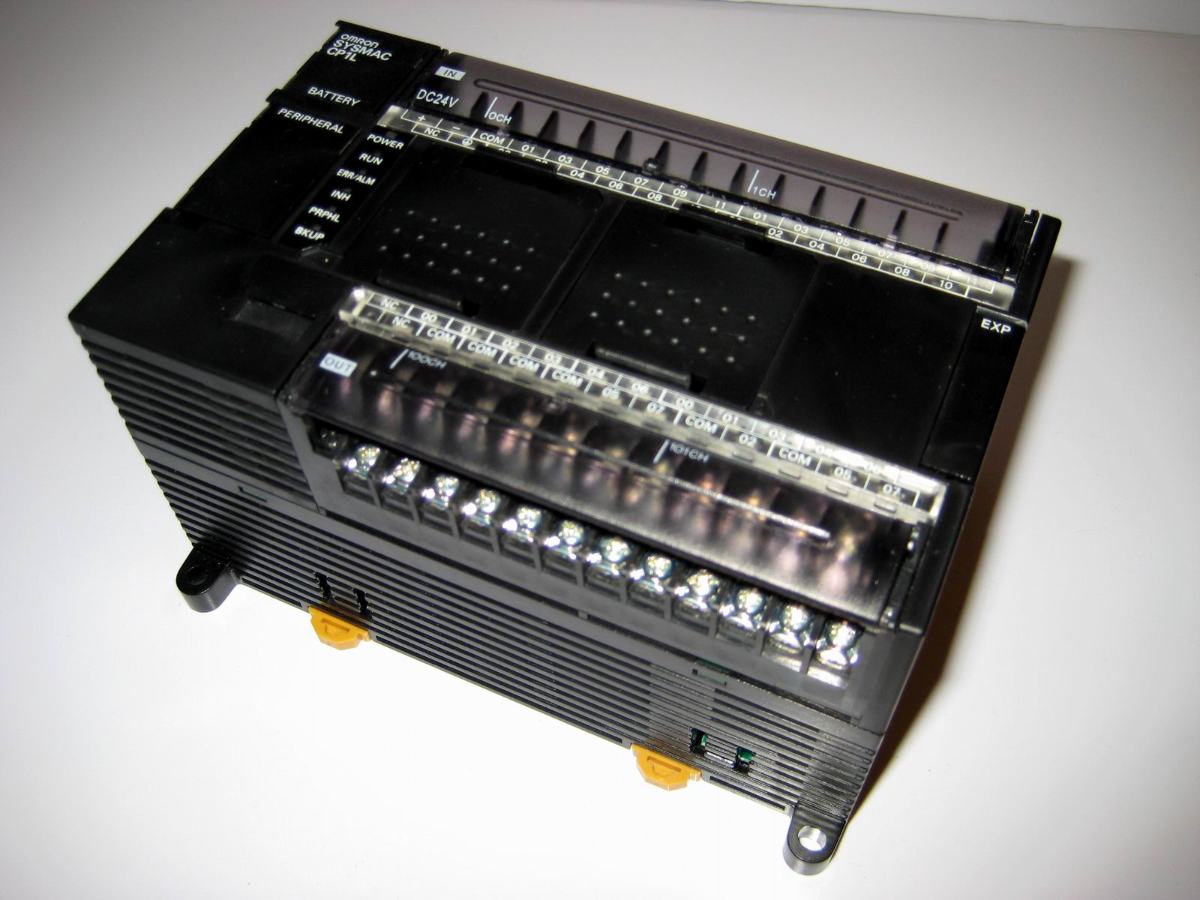 OMRON CP1L-M40DT1-D