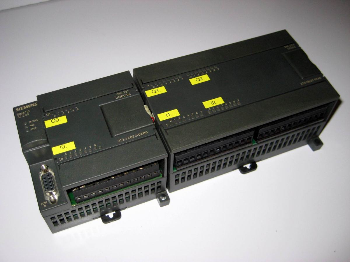 SIEMENS 6ES7 212-1AB23-0XB0 és 6ES7 223-1BL22-0XA0