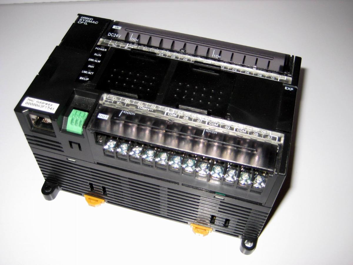 OMRON CP1L-EM40DT1-D